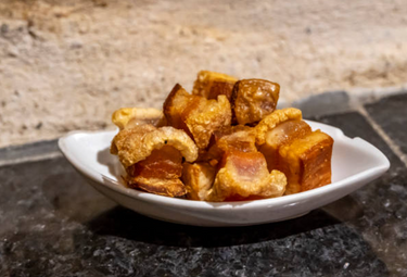 Torrezno adobado troceado